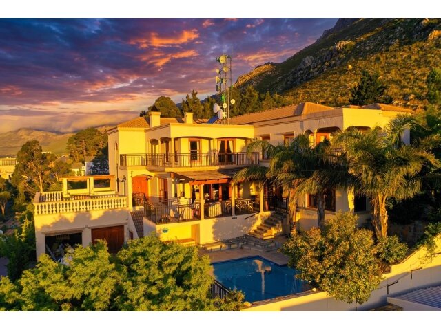 <!--[if BLOCK]><![endif]--> 4  Rhus, Gordons Bay, Gordons Bay <!--[if ENDBLOCK]><![endif]-->